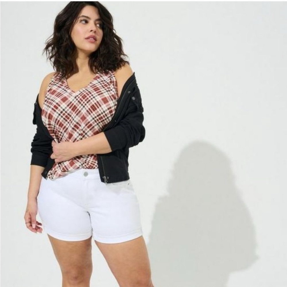 White Shorts 5in